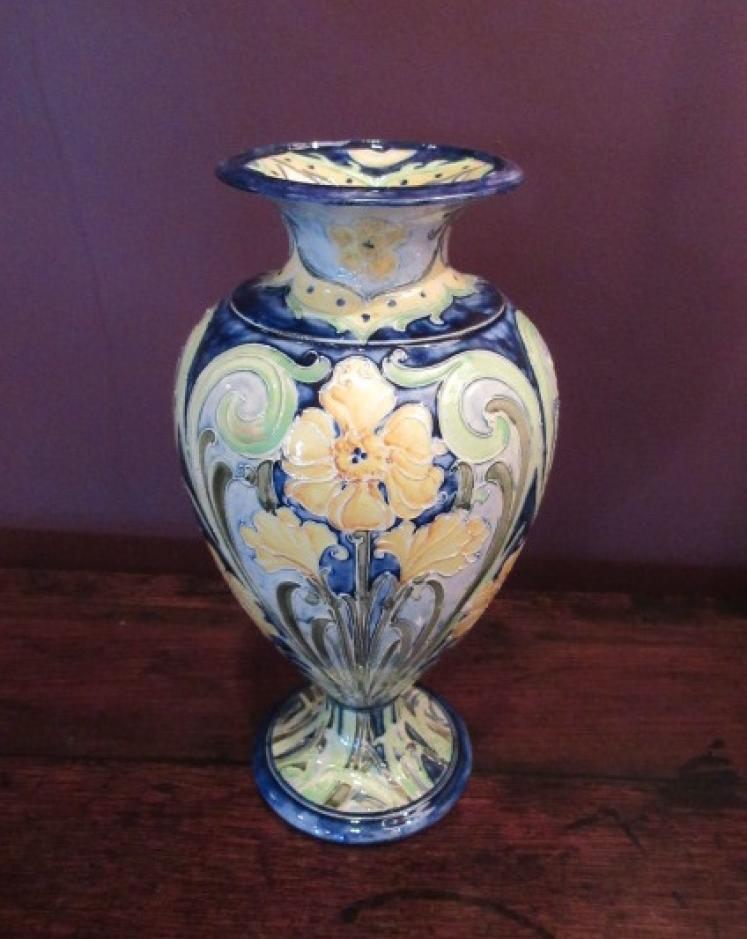 Art Nouveau Moorcroft Florin Daffodils Shaped Vase - Image 1