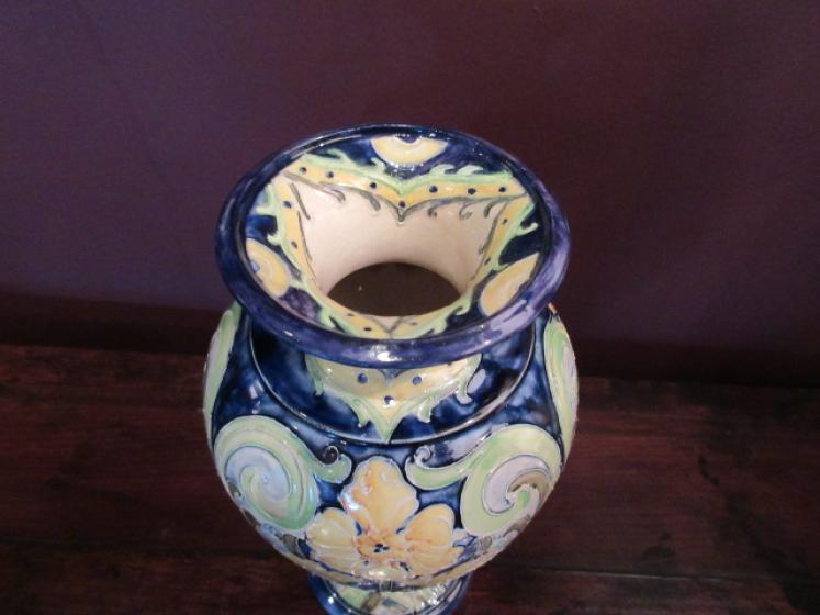 Art Nouveau Moorcroft Florin Daffodils Shaped Vase - Image 2