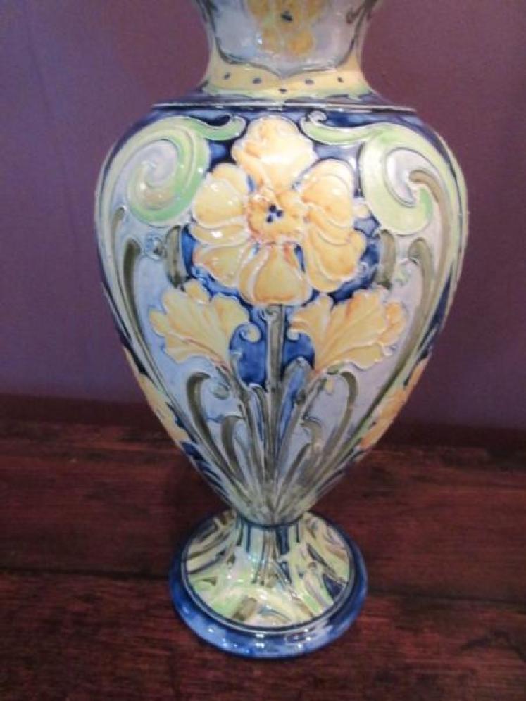Art Nouveau Moorcroft Florin Daffodils Shaped Vase - Image 3