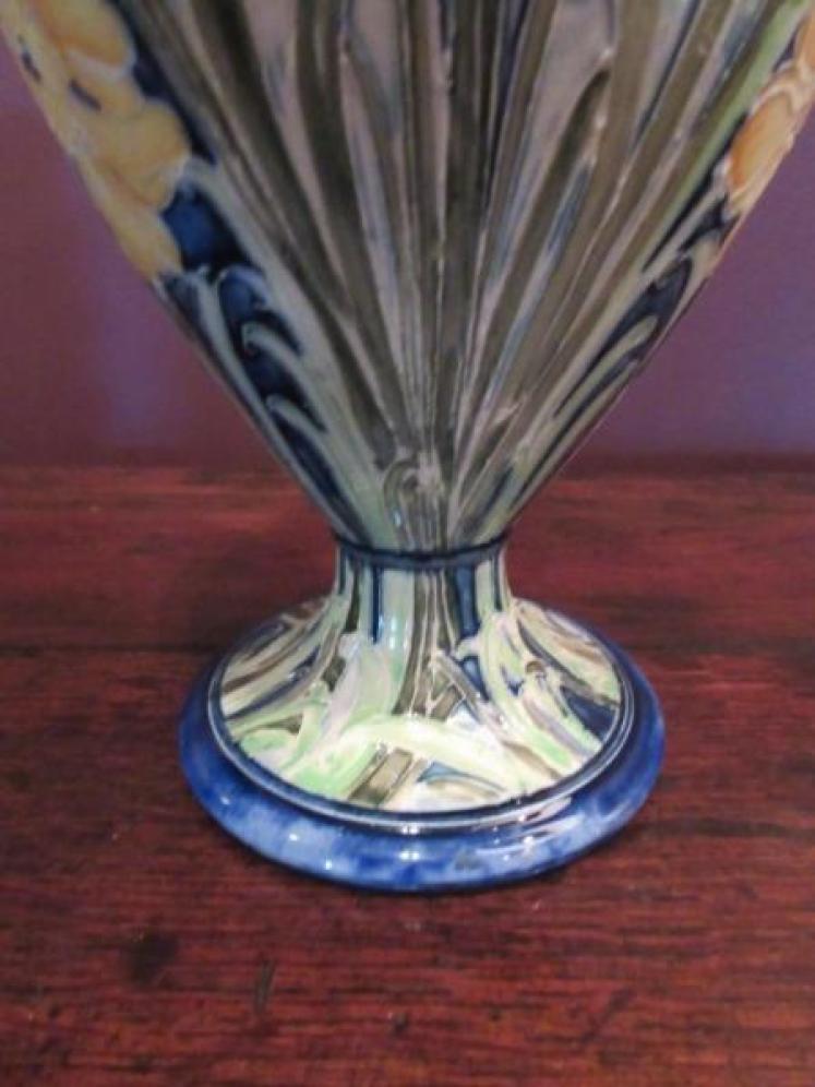 Art Nouveau Moorcroft Florin Daffodils Shaped Vase - Image 5