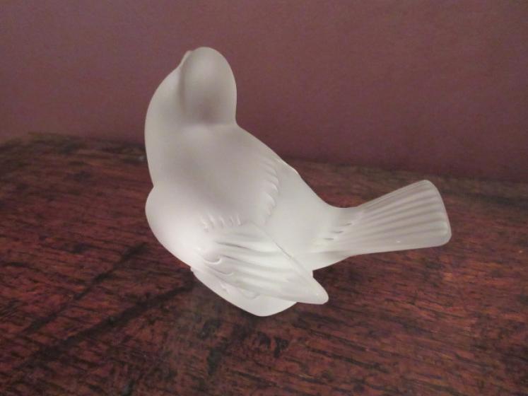 Lalique Opalescent Sitting Bird - Image 3