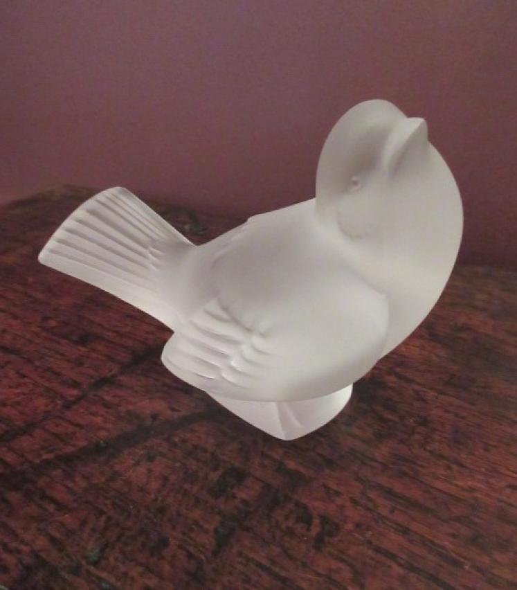 Lalique Opalescent Sitting Bird - Image 5