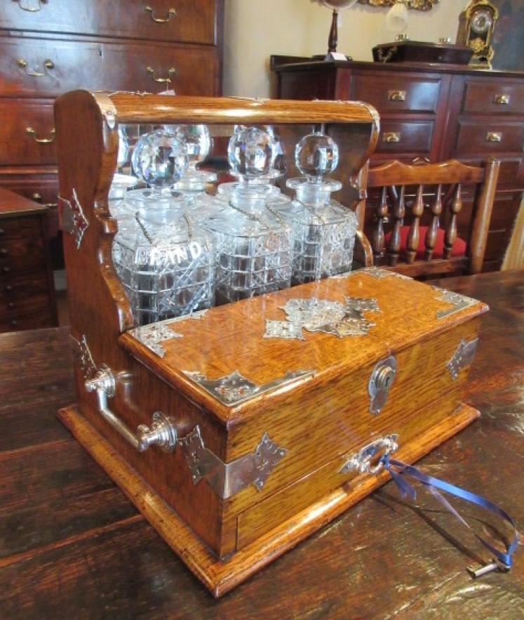 Outstanding Victorian Polished Oak Gaming Tantalus - Image 4