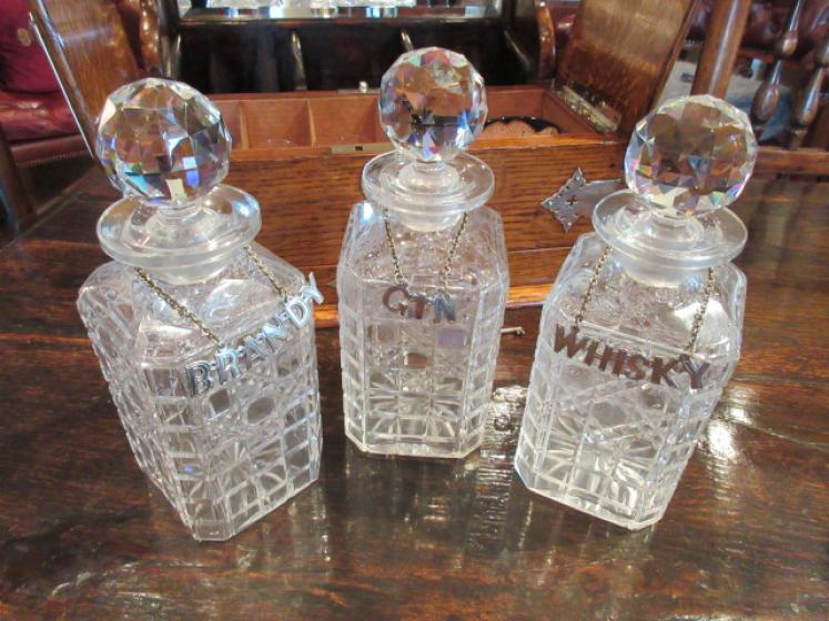 Outstanding Victorian Polished Oak Gaming Tantalus - Image 5