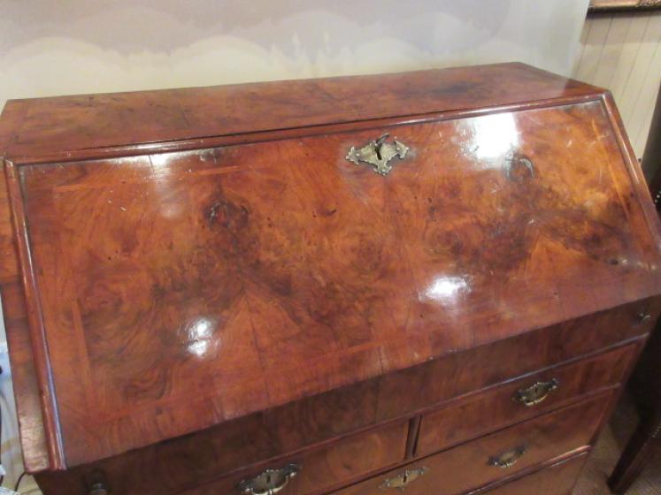Outstanding William & Mary Period Figured Walnut Bureau - Image 2
