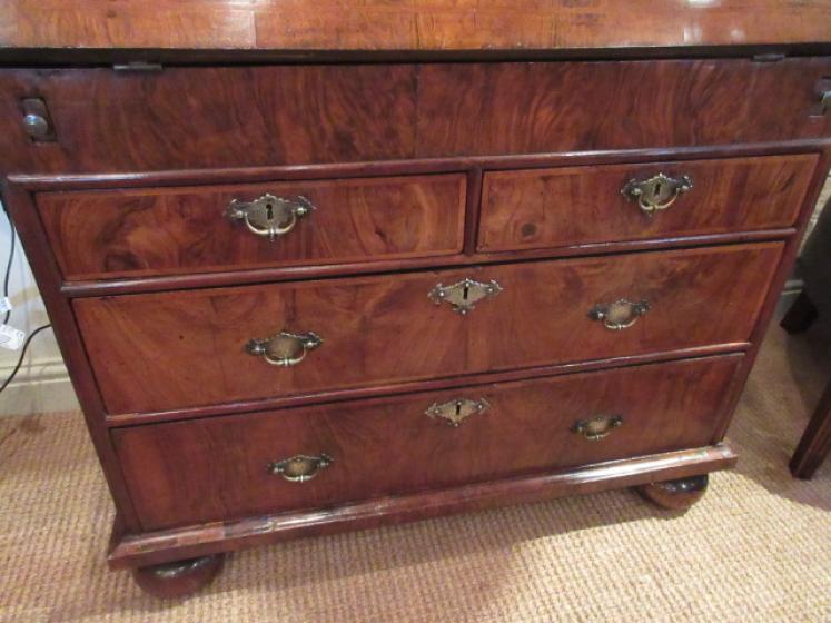 Outstanding William & Mary Period Figured Walnut Bureau - Image 3