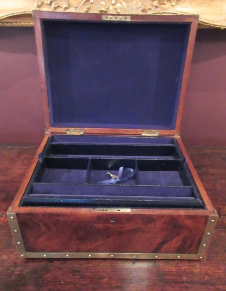 Top Quality Mid Victorian Walnut & Brass Jewel Box - Image 2
