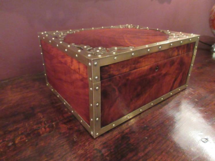 Top Quality Mid Victorian Walnut & Brass Jewel Box - Image 5