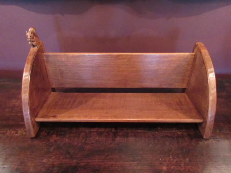 'Squirrelman' Polished Oak Book Rack - Image 1