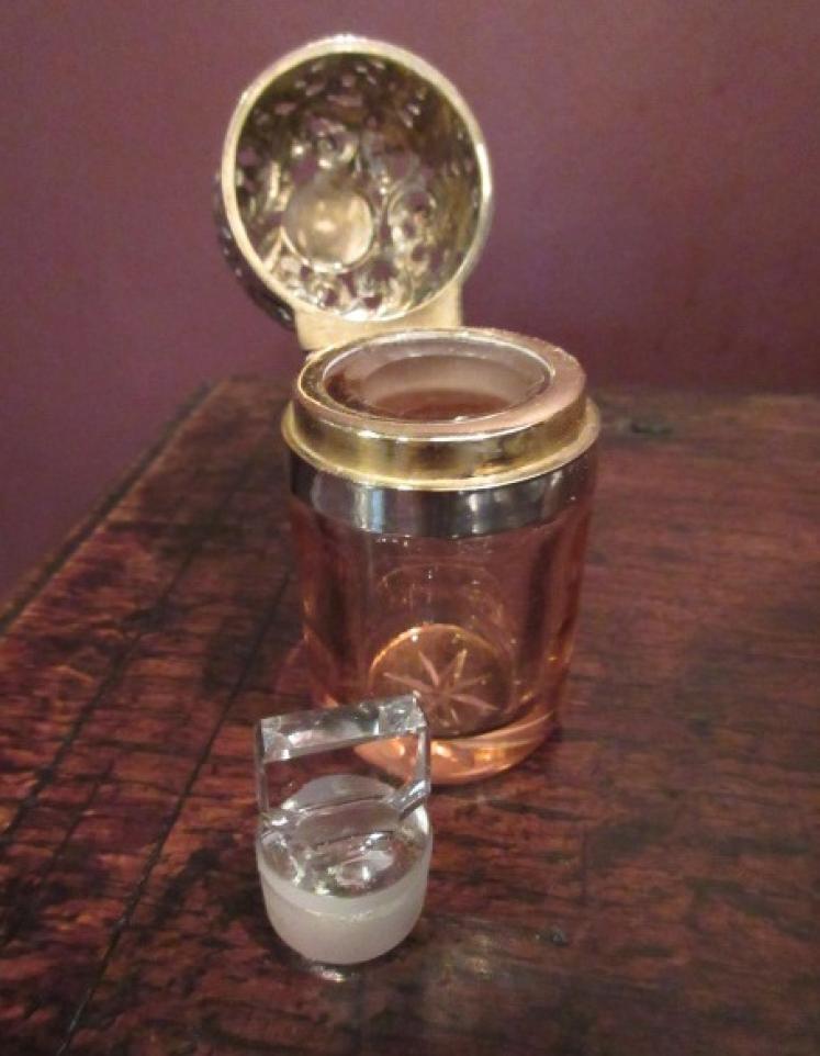 Top Quality Victorian Silver & Blush Pink Scent - Image 3