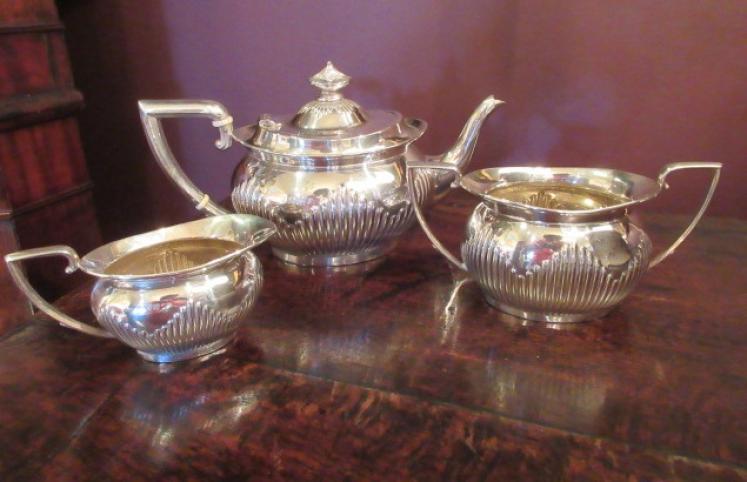 George V Period Silver Three Piece Teaset - Image 1