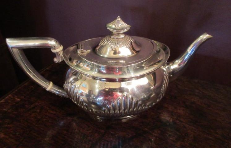 George V Period Silver Three Piece Teaset - Image 2