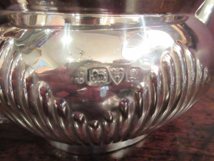 George V Period Silver Three Piece Teaset - Image 3