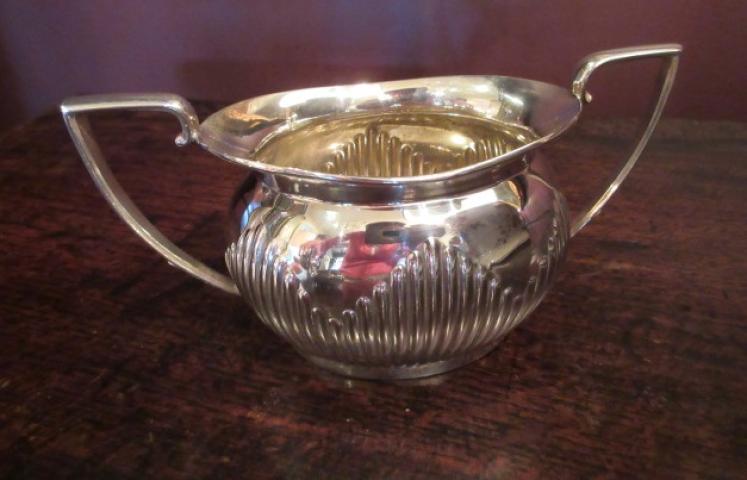 George V Period Silver Three Piece Teaset - Image 5