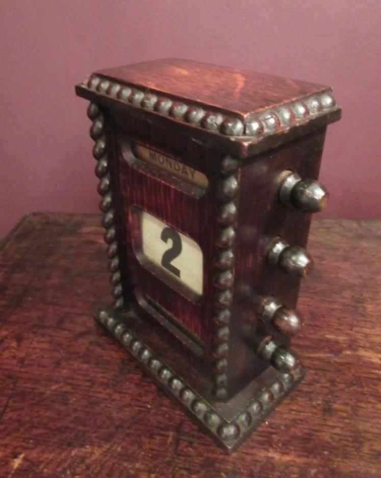 Small Edwardian Period Polished Oak Desk Calendar - Image 3