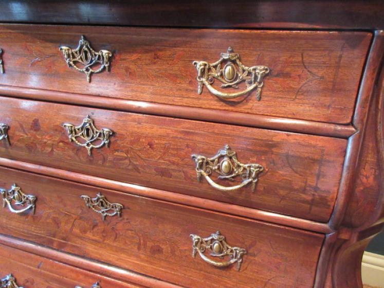 Superb 18th Century Walnut Inlaid Dutch Chest - Image 3