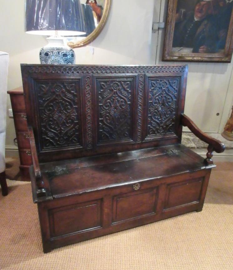 Early Period Oak Carved Back Settle.c.1700 - Image 1
