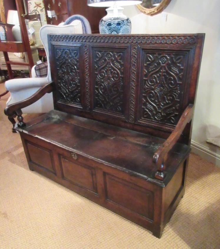 Early Period Oak Carved Back Settle.c.1700 - Image 5