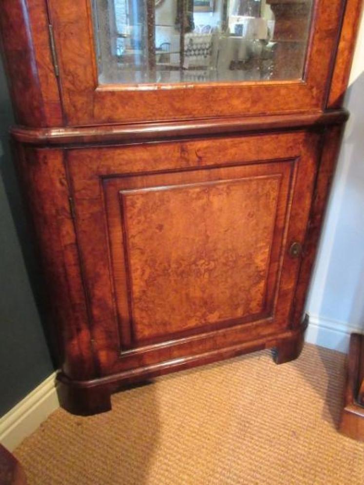 Superb George I Period Walnut Double Corner Cupboard - Image 2