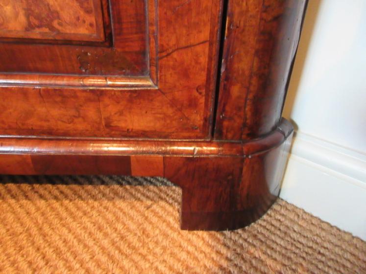 Superb George I Period Walnut Double Corner Cupboard - Image 4