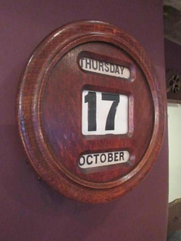 Large Victorian Polished Oak Wall Calendar - Image 1