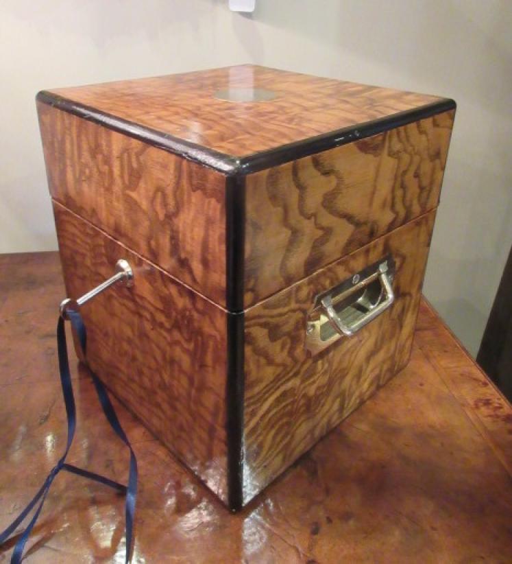 Superb Mid Victorian Satin Ash Tantalus Box - Image 2