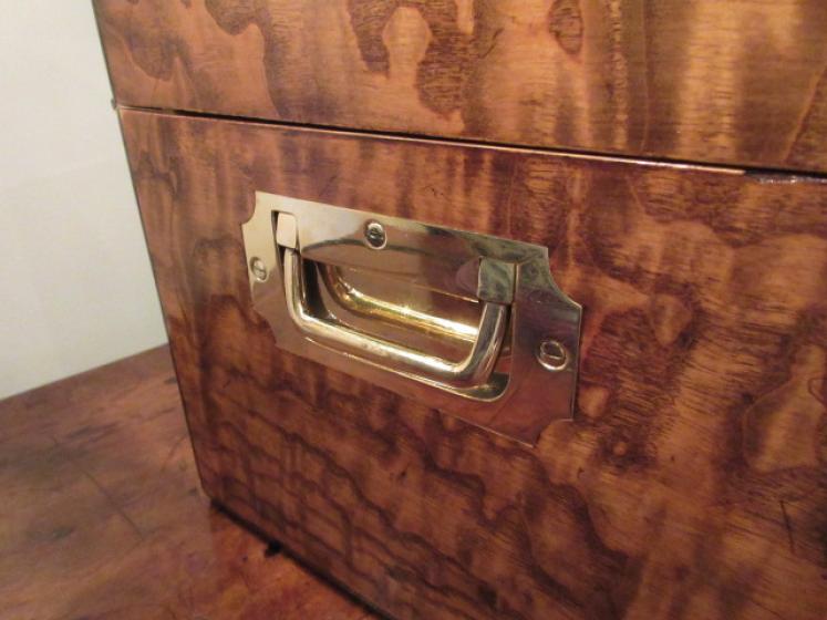 Superb Mid Victorian Satin Ash Tantalus Box - Image 4