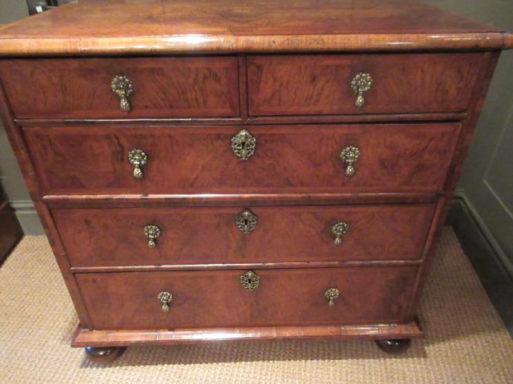 George I Period Figured Walnut Chest of Drawers - Image 3