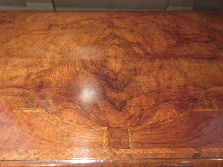 George I Period Figured Walnut Chest of Drawers - Image 5