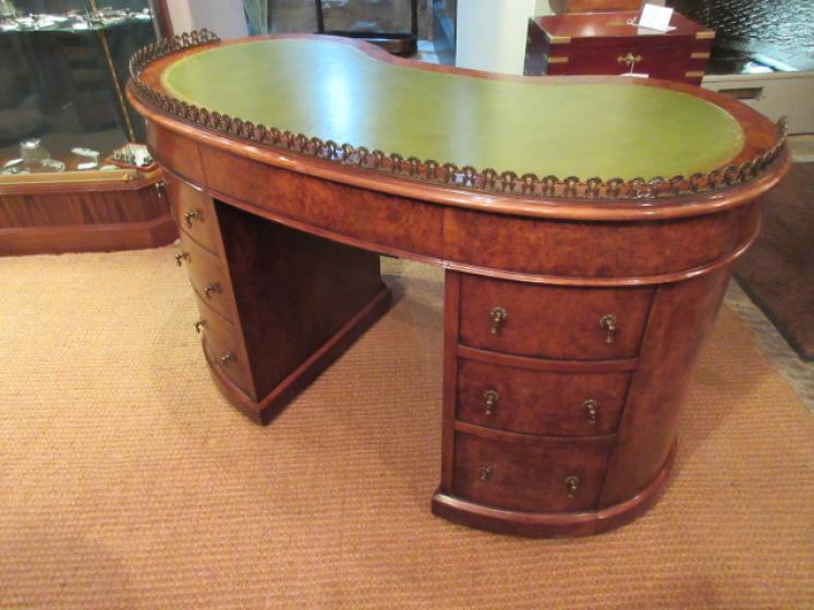 Superb Mid Victorian Burr Walnut Kidney Shaped Desk - Image 5