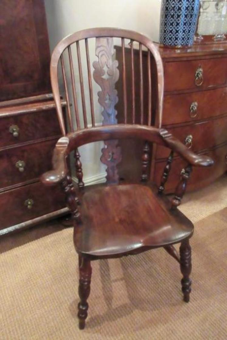 Early Victorian Ash & Elm Broad Arm Windsor Armchair - Image 1