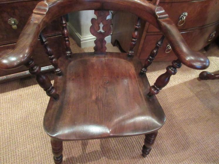 Early Victorian Ash & Elm Broad Arm Windsor Armchair - Image 2
