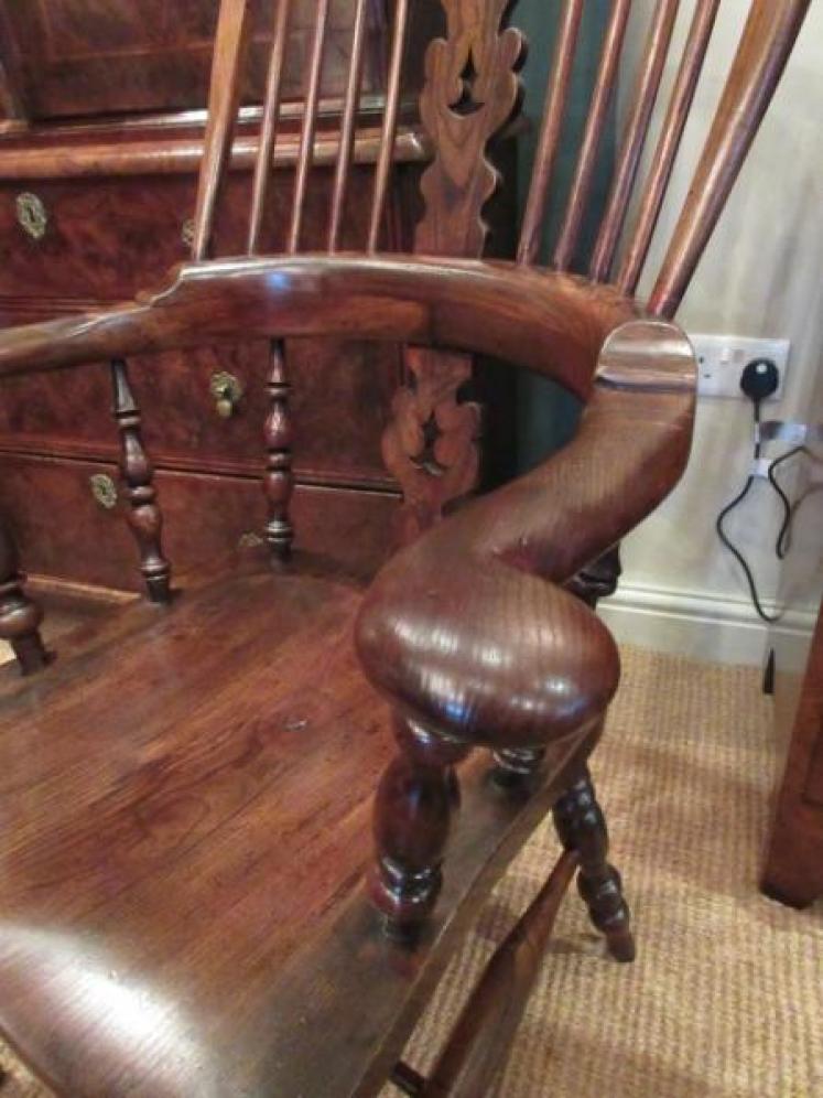 Early Victorian Ash & Elm Broad Arm Windsor Armchair - Image 4