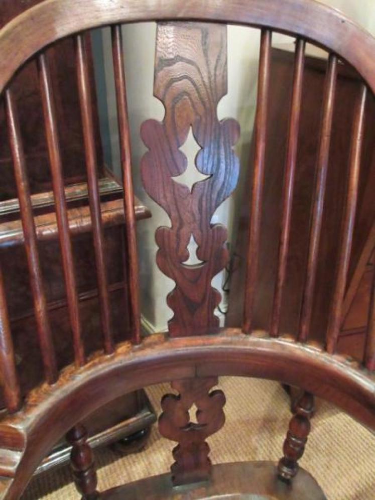 Early Victorian Ash & Elm Broad Arm Windsor Armchair - Image 5