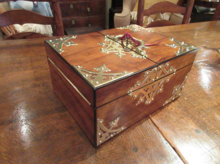 Superb Mid Victorian Walnut & Brass Mounted Jewellery Box - Image 5