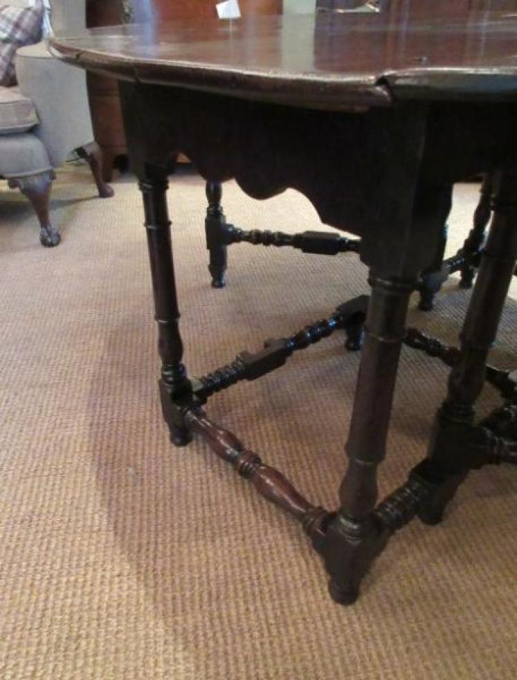 Large George II Period Oval Oak Gateleg Table - Image 4