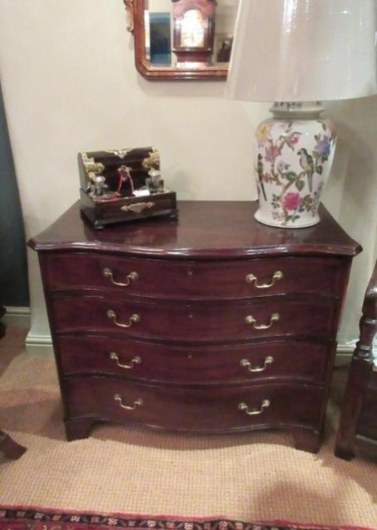 Superb Mid Georgian Serpentine Inlaid Chest of Drawers - Image 1