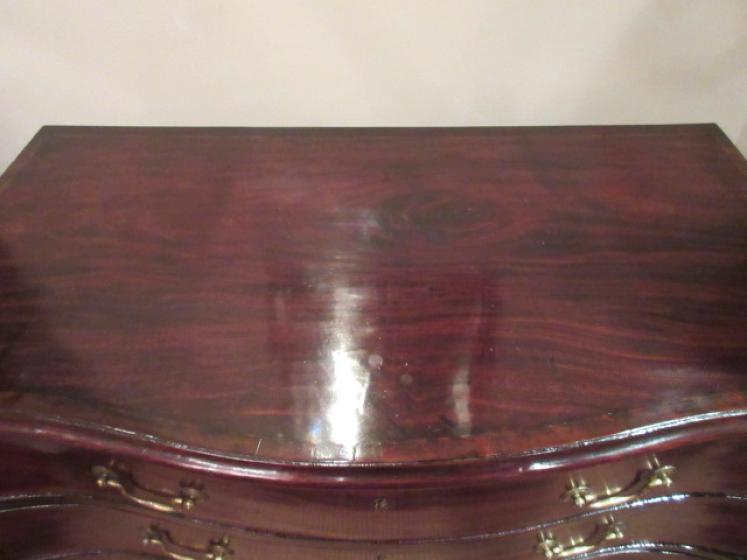 Superb Mid Georgian Serpentine Inlaid Chest of Drawers - Image 2