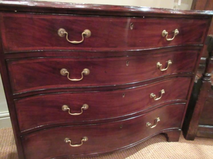 Superb Mid Georgian Serpentine Inlaid Chest of Drawers - Image 5