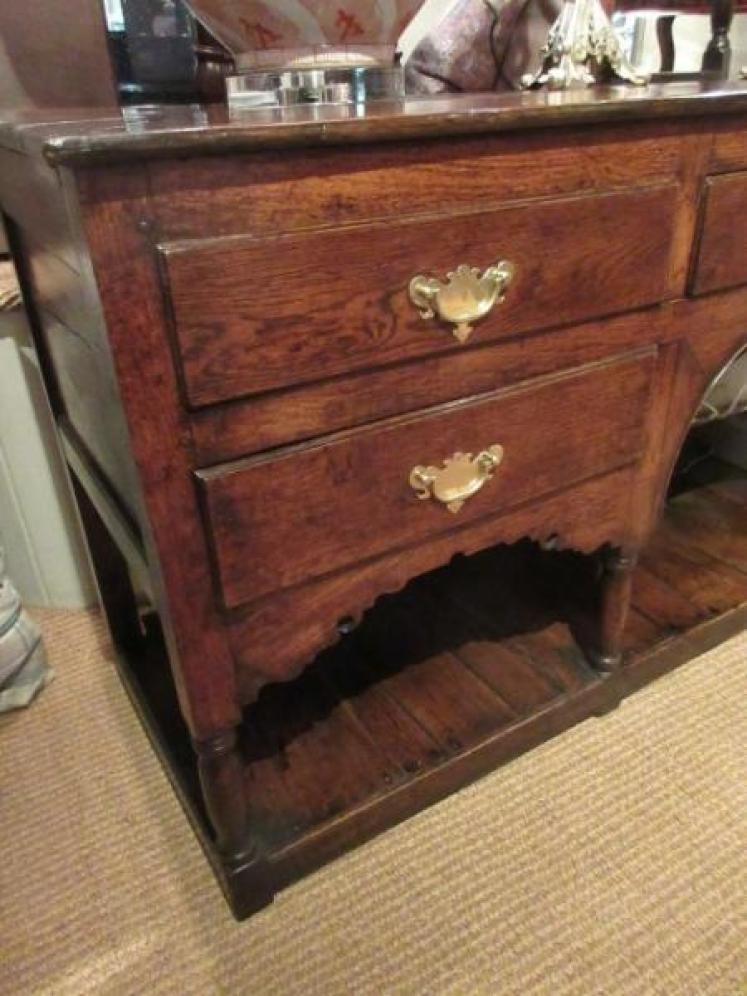Superb Mid Georgian Oak Open Pot Board Dresser - Image 4