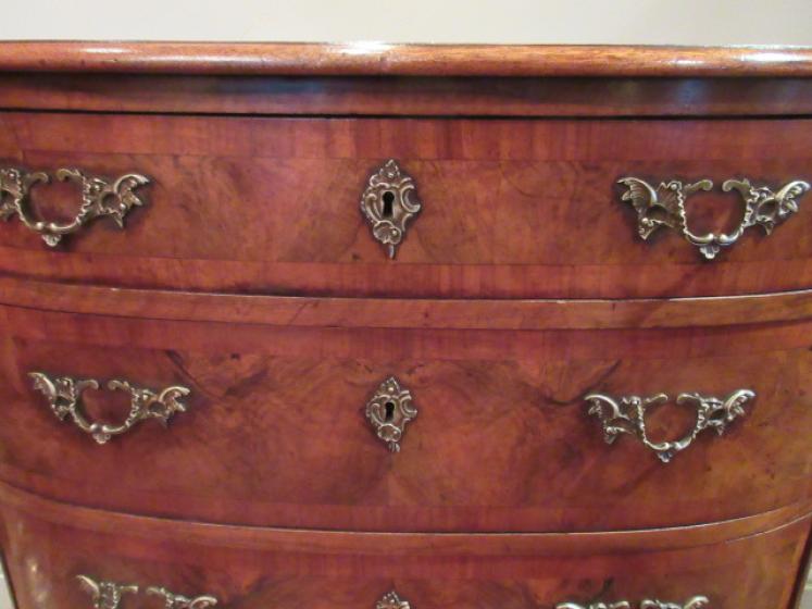 Top Quality Mid Victorian Walnut Bow Front Chest - Image 4