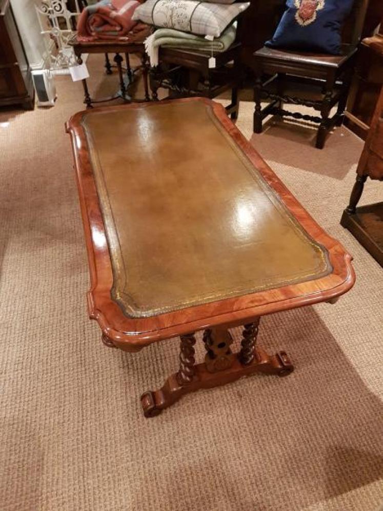 Outstanding Mid Victorian Figured Walnut Coffee Table - Image 2