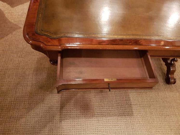 Outstanding Mid Victorian Figured Walnut Coffee Table - Image 4