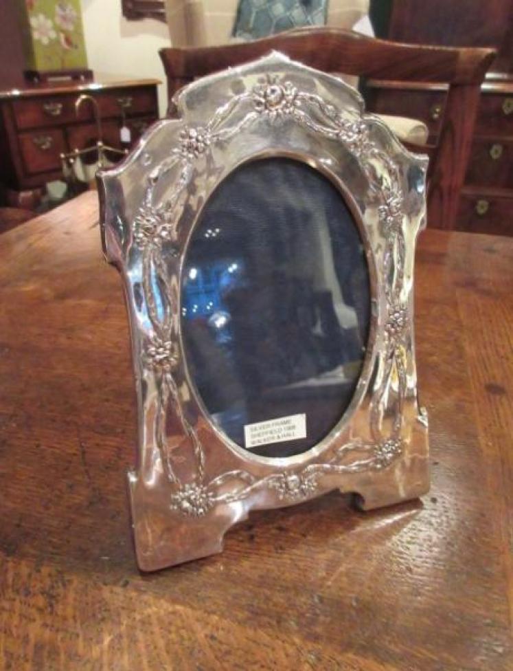 Edwardian Period Walker & Hall Silver Photo Frame - Image 1