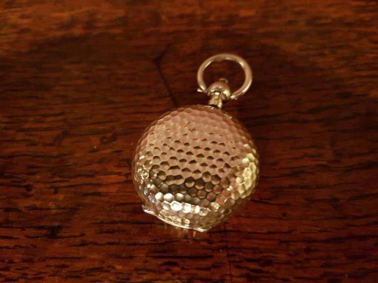 George V Silver 'Golf Ball' Sovereign Case - Image 1