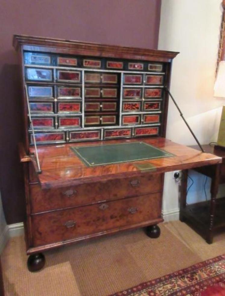 Outstanding William & Mary Period Burr Walnut Escritoire - Image 1