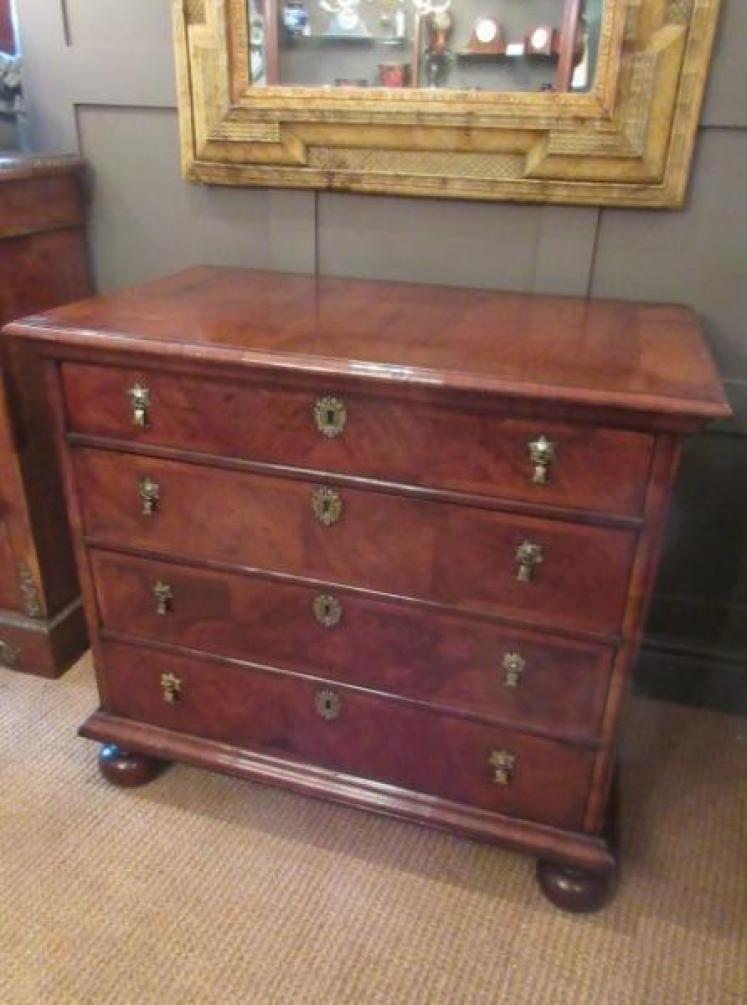 Fine George I Period Figured Walnut Chest of Drawers - Image 5