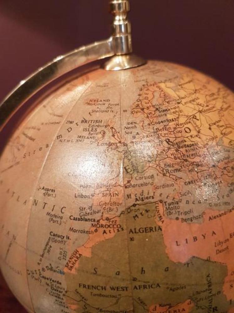 Phillip's of London 6" Paper Mache Library Globe - Image 4