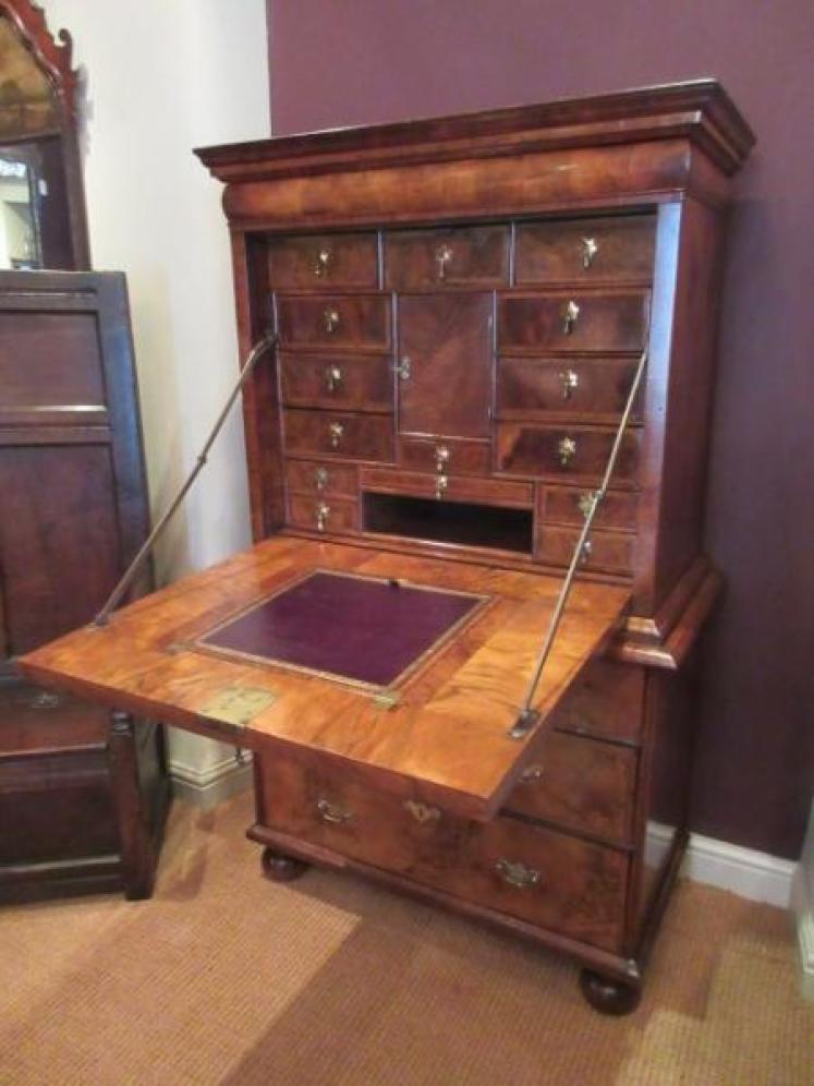 Very Original William & Mary Period Walnut Fitted Escritoire - Image 1