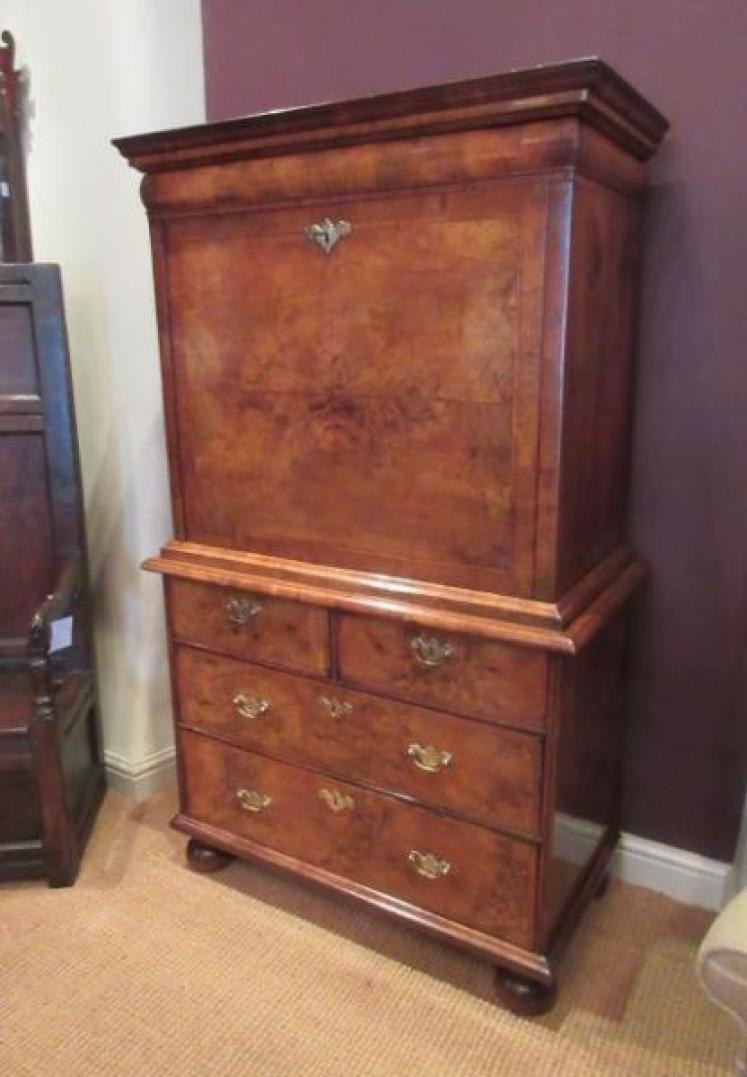 Very Original William & Mary Period Walnut Fitted Escritoire - Image 2